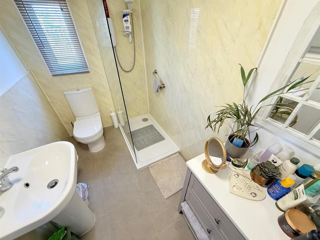 Shower Room.jpg