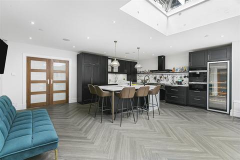5 Parkgate Crescent, Barnet, EN4 0NW