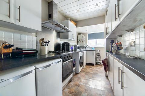 3 bedroom terraced house for sale, Lowbiggin, Newcastle Upon Tyne, NE5