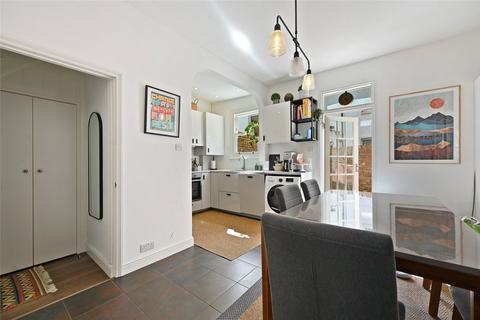 93 Oaklands Grove, London, W12 0JE