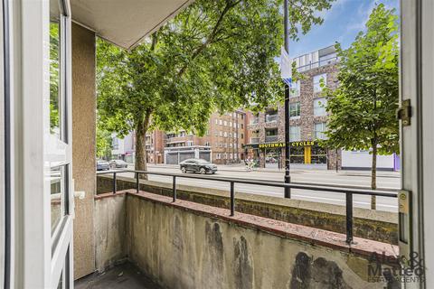 1 bedroom flat for sale, Pynfold Estate, Bermondsey, SE16