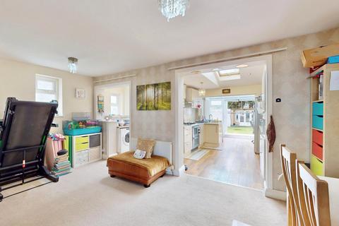 3 bedroom semi-detached house for sale, Dale Drive, Hayes UB4