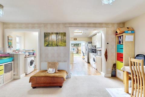 3 bedroom semi-detached house for sale, Dale Drive, Hayes UB4