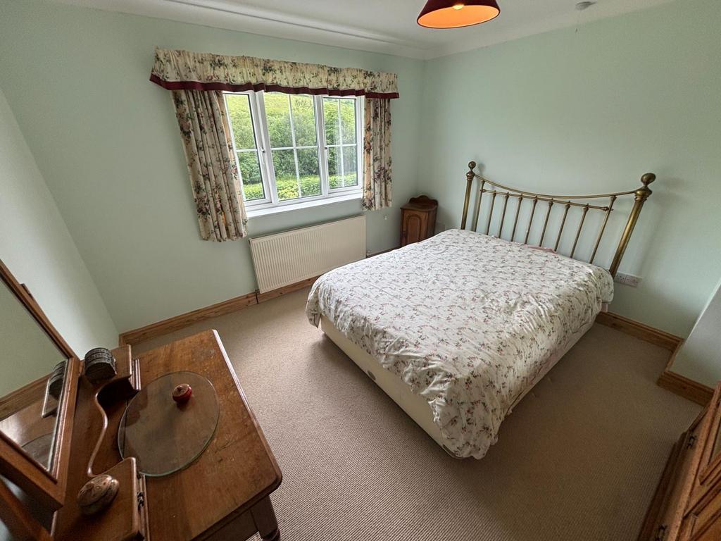 Front bedroom 2