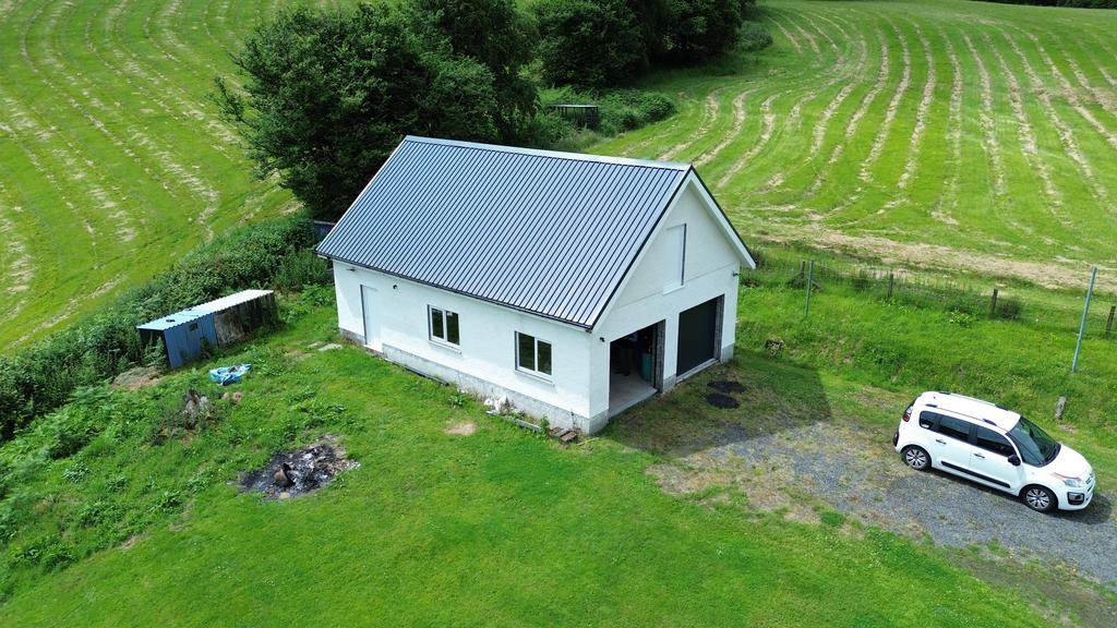 Detached garage/workshop