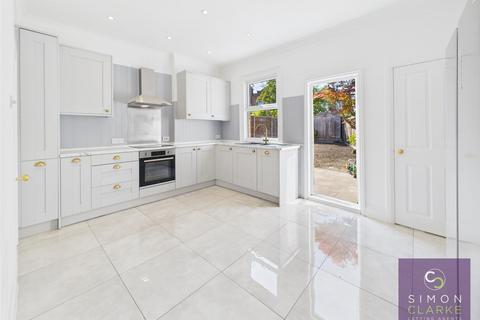 2 bedroom semi-detached house to rent, Middle Road, East Barnet, EN4