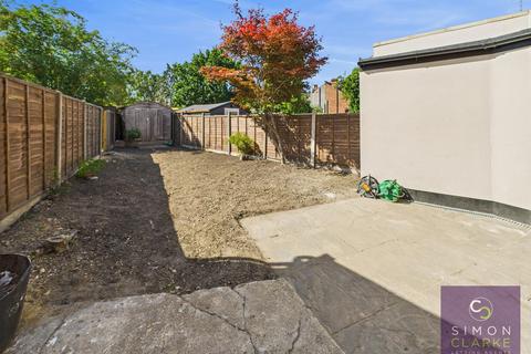 2 bedroom semi-detached house to rent, Middle Road, East Barnet, EN4