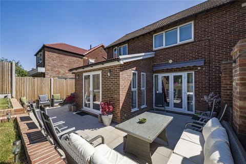 26 Shoreham Way, Bromley, BR2 7PU
