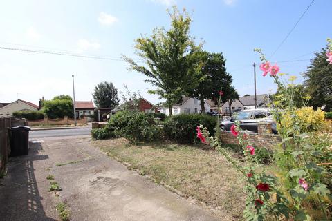 1 bedroom bungalow for sale, Burrs Road, Clacton on Sea, CO15
