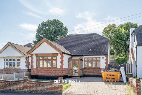 undefined, Elmhurst Drive, Hornchurch, RM11