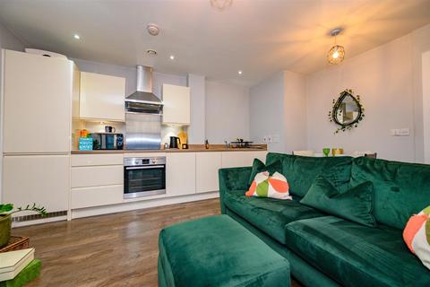 1 bedroom flat for sale, The Embankment, Nash Mills Wharf