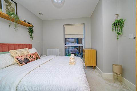 1 bedroom flat for sale, The Embankment, Nash Mills Wharf