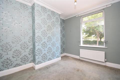 2 bedroom end of terrace house to rent, Woodcock Street, Wakefield WF1
