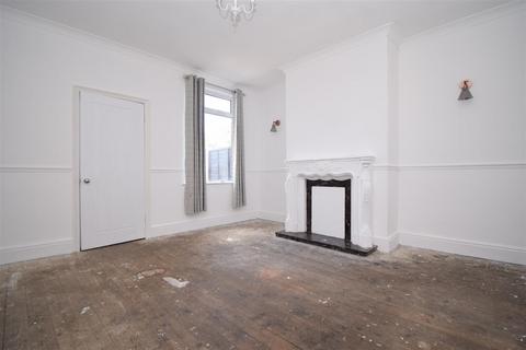 2 bedroom end of terrace house to rent, Woodcock Street, Wakefield WF1