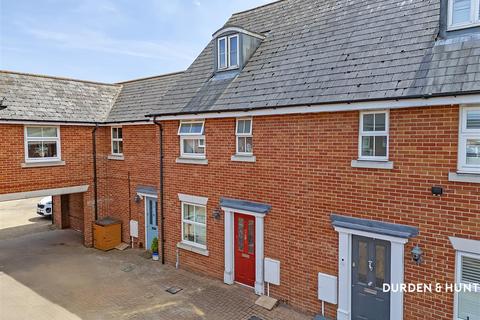 3 bedroom townhouse for sale, Steed Crescent, Colchester CO2