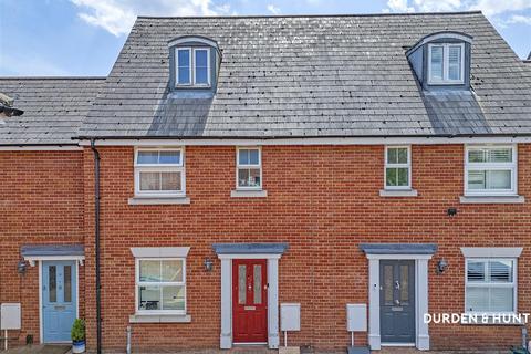 3 bedroom townhouse for sale, Steed Crescent, Colchester CO2