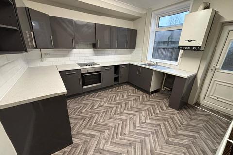 2 bedroom terraced house to rent, Wakefield Road, Ossett, Wakefield, WF5