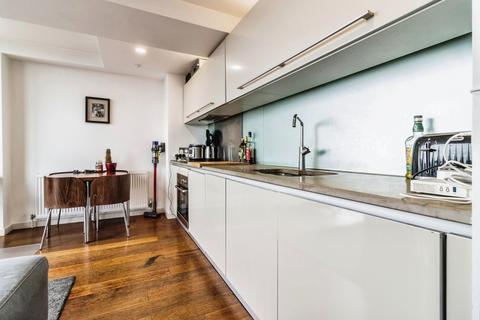 Studio to rent, Deansgate, Manchester M3