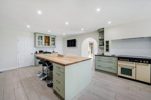 7 bedroom detached house for sale, Southroyd Gardens, Pudsey, West Yorkshire, LS28