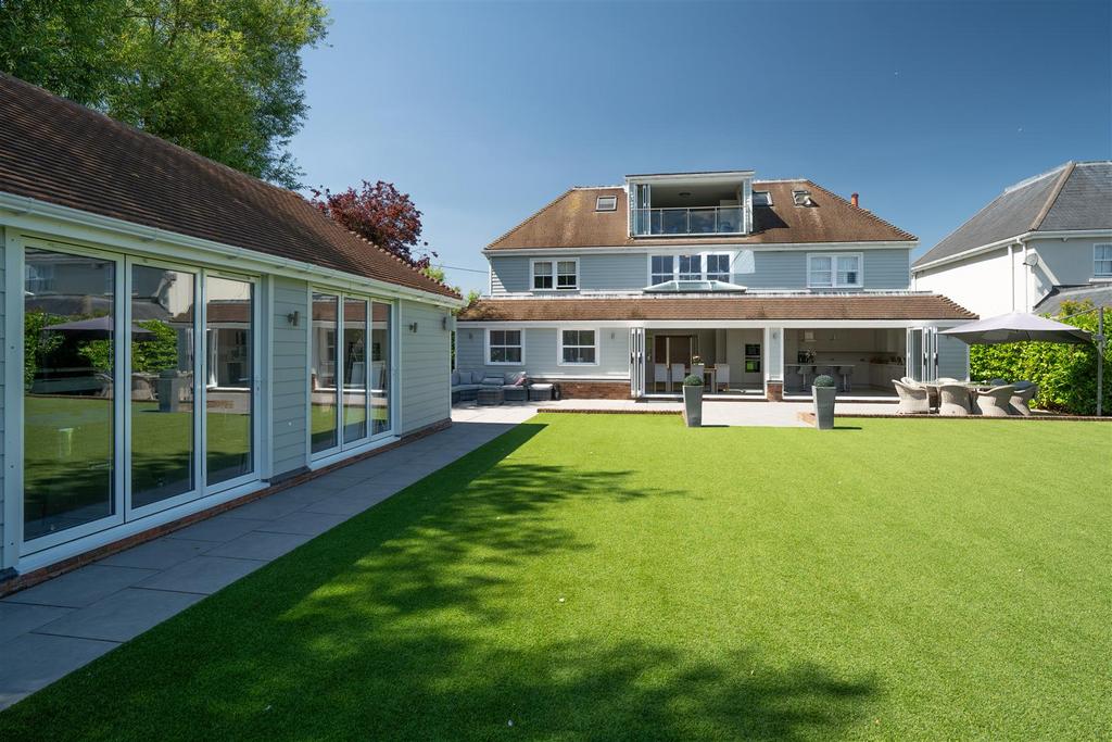 Large Rear Garden