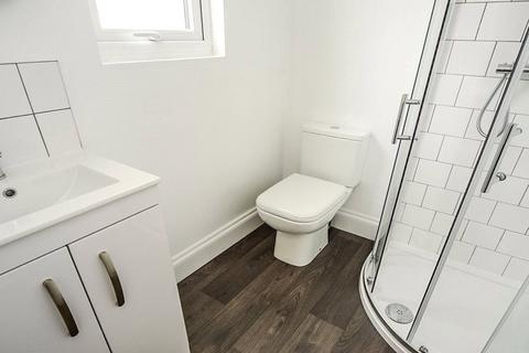 2 bedroom flat to rent, North Road East, Devon PL4