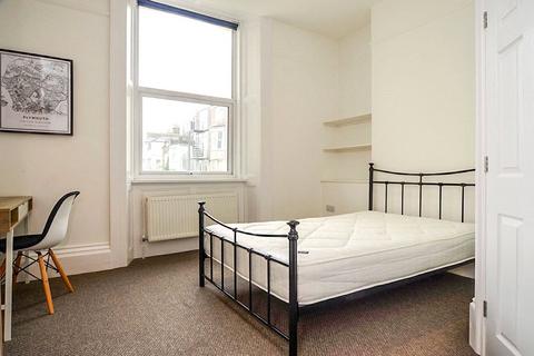 2 bedroom flat to rent, North Road East, Devon PL4