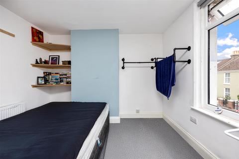 19 Archibald Road, Worthing, BN11 2SL