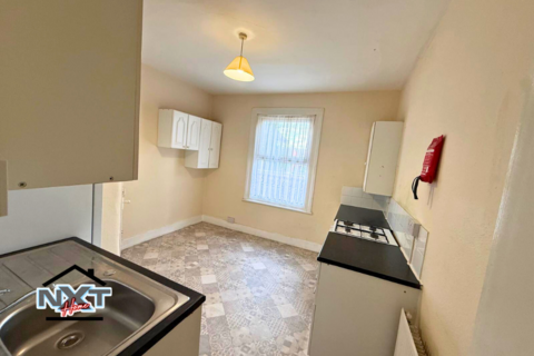 2 bedroom flat for sale, Lea Bridge Road, London, E10