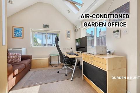 7 Nutter Lane, London, E11 2HY