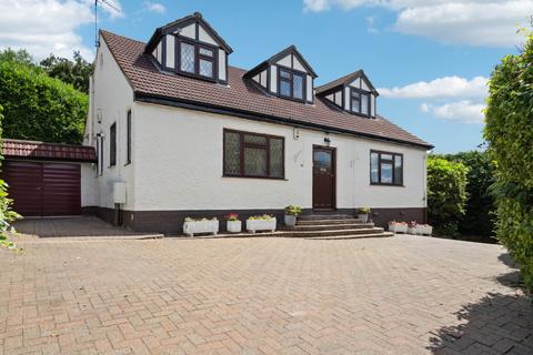 45 Woodwaye, Watford, WD19 4NN