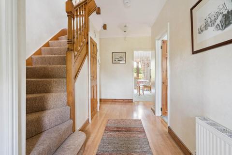 45 Woodwaye, Watford, WD19 4NN