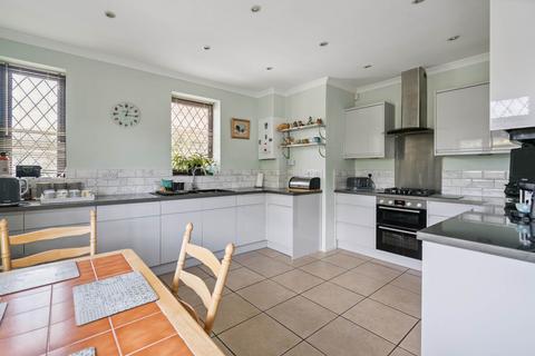 45 Woodwaye, Watford, WD19 4NN