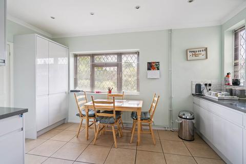 45 Woodwaye, Watford, WD19 4NN