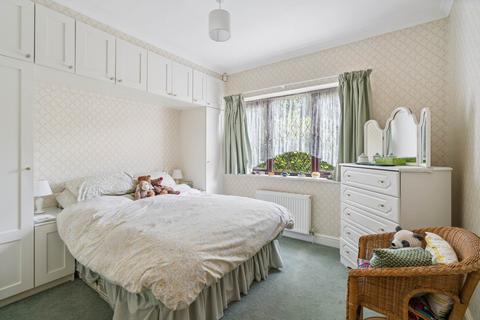45 Woodwaye, Watford, WD19 4NN