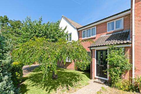 3 bedroom terraced house for sale, Linnet Walk, Wokingham RG41