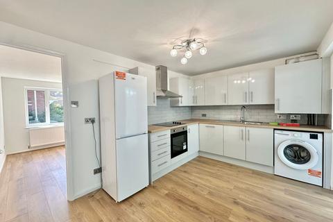 2 bedroom terraced house to rent, Cygnet Close, Borehamwood, WD6