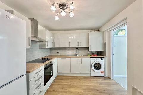 2 bedroom terraced house to rent, Cygnet Close, Borehamwood, WD6