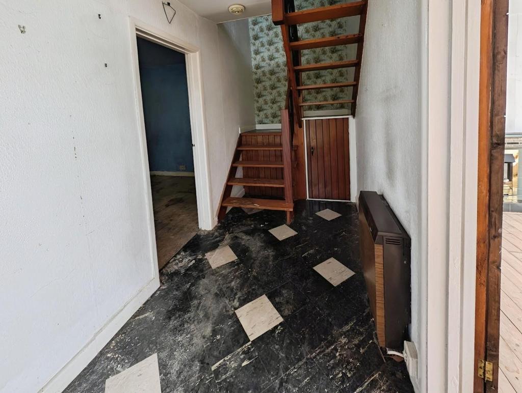 Deaad75a-hall 202.jpg