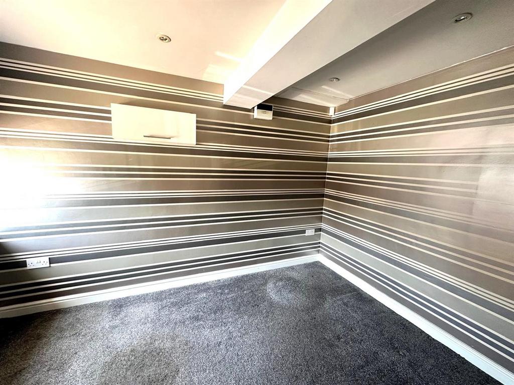 Study/fourth bedroom
