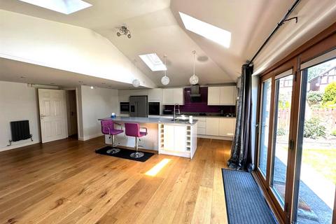 3 Harrop Fold, Oldham, OL8 2RR