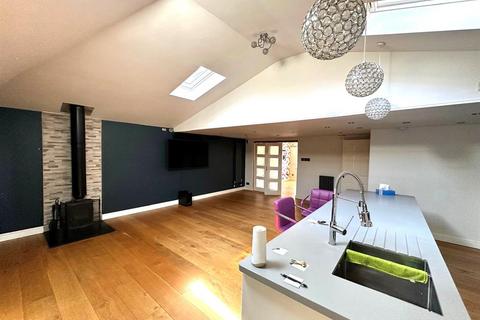 3 Harrop Fold, Oldham, OL8 2RR