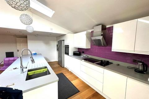 3 Harrop Fold, Oldham, OL8 2RR