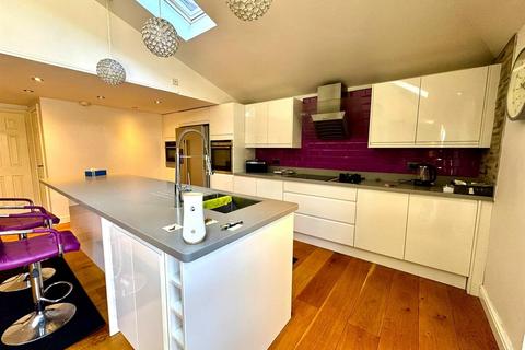 3 Harrop Fold, Oldham, OL8 2RR