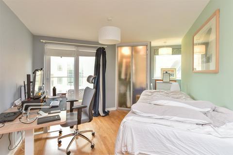 2 bedroom flat for sale, West Street, Brighton, East Sussex
