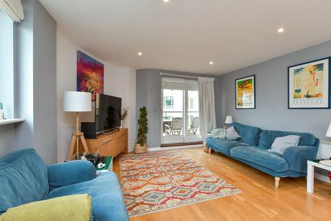 2 bedroom flat for sale, West Street, Brighton, East Sussex