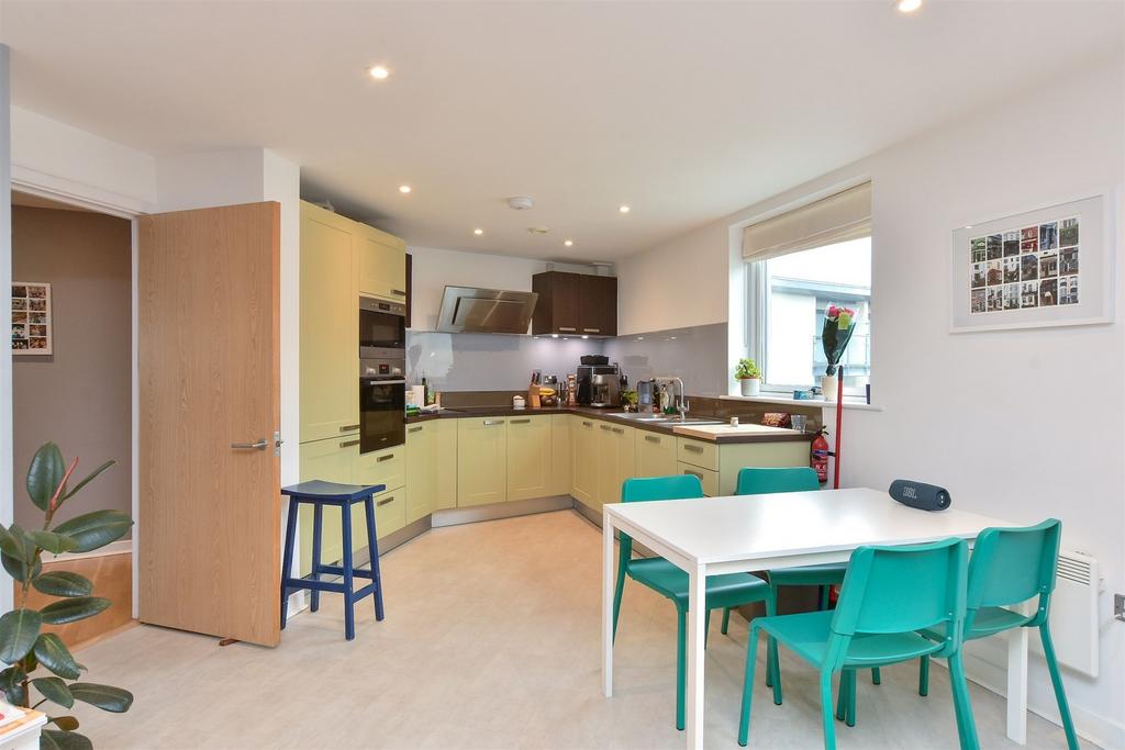 Lounge/ Kitchen