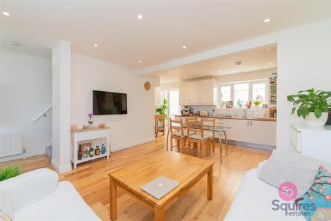 2 bedroom terraced house to rent, Linton Avenue, Borehamwood