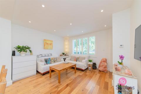 2 bedroom terraced house to rent, Linton Avenue, Borehamwood