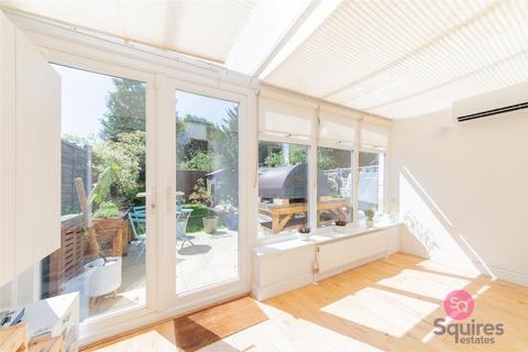 2 bedroom terraced house to rent, Linton Avenue, Borehamwood