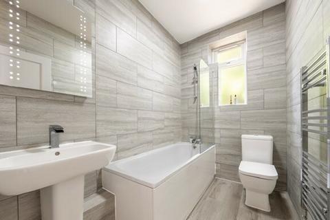 2 bedroom maisonette for sale, Watford Way, London NW4